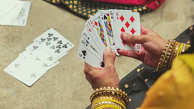 వింత: మహిళల పేకాట పై పోలీసుల దాడి